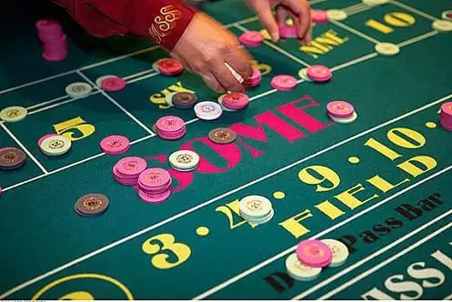 Close-up of slot game wild symbol and free spin trigger on Bigwin Casino